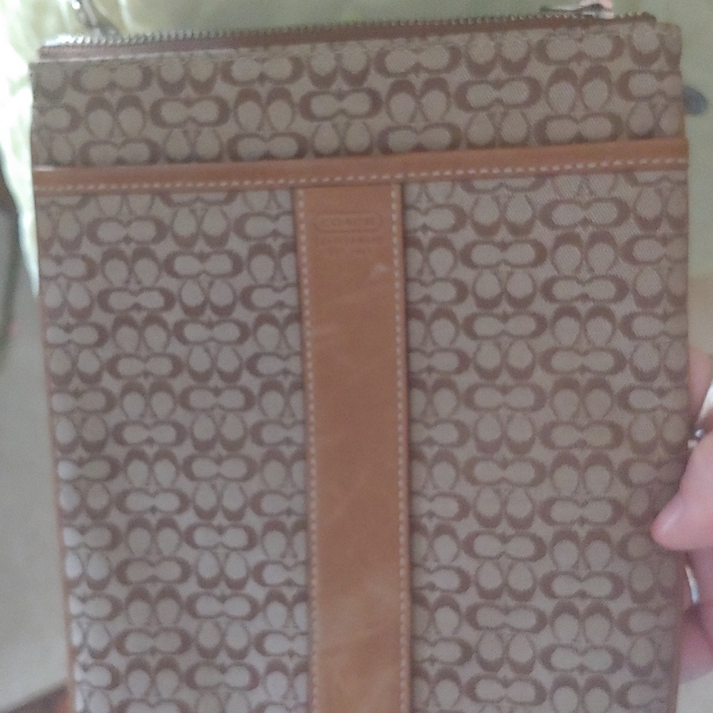 Coach crossbody, removable/adjustable strap - Picture 5 of 8